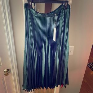Vince dark green pleated skirt